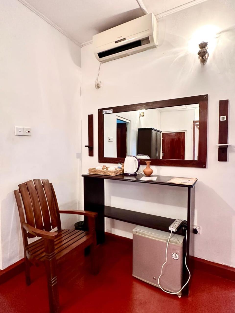 Villa Sunny Days Хиккадува Экстерьер фото